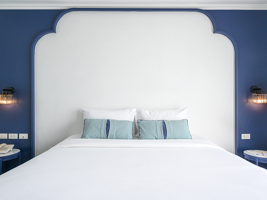 Deluxe Queen Bed